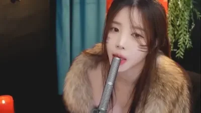 licking microphone 3